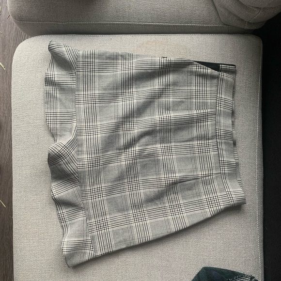 🤍Zara Plaid Checked Ruffle Gray Mini Skirt🤍 - Picture 5 of 7